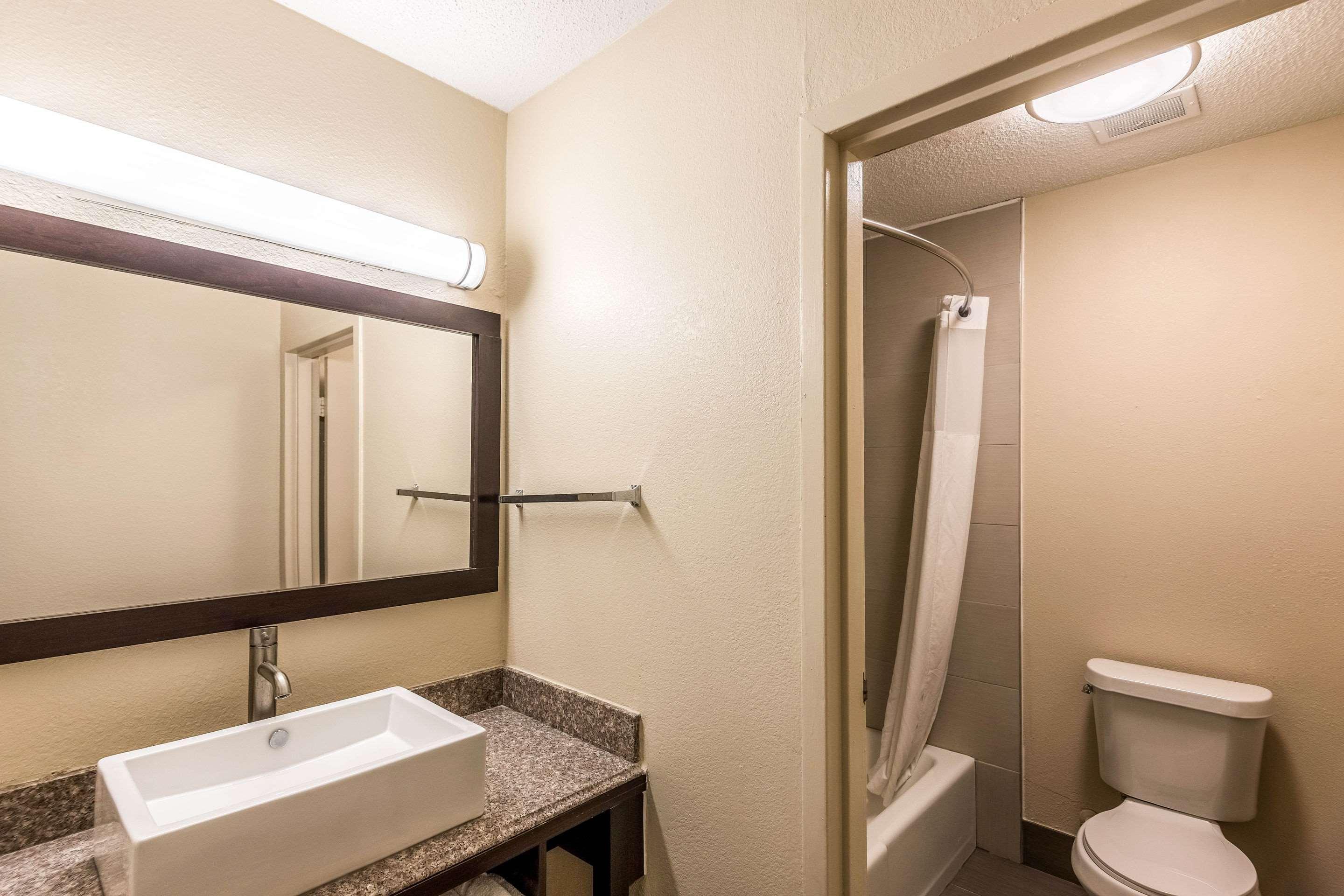 Colby Inn And Suites מראה חיצוני תמונה