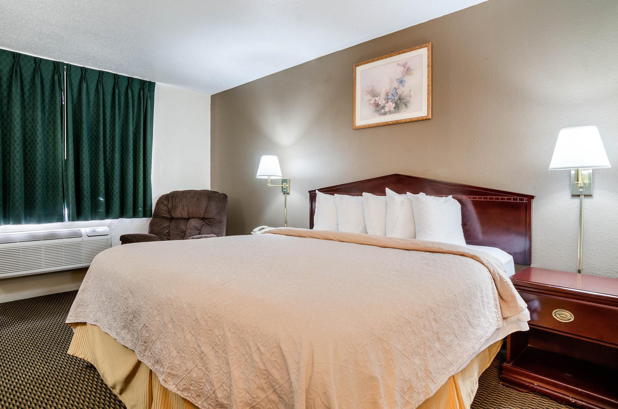 Colby Inn And Suites מראה חיצוני תמונה