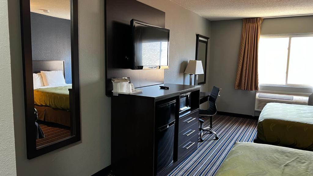 Colby Inn And Suites מראה חיצוני תמונה