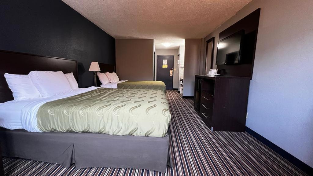 Colby Inn And Suites מראה חיצוני תמונה