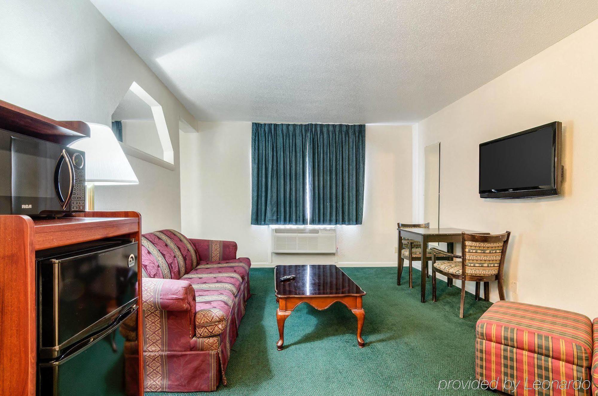 Colby Inn And Suites מראה חיצוני תמונה